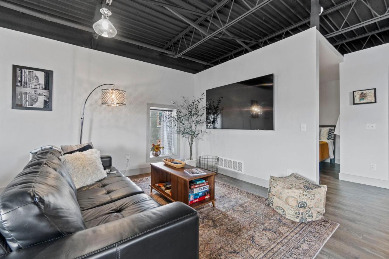 The 418. An 1866 Build With Modern Comforts Apartment